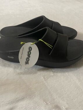 OOFOS Black OOAHH Slide Sandals M9 W11 NWT